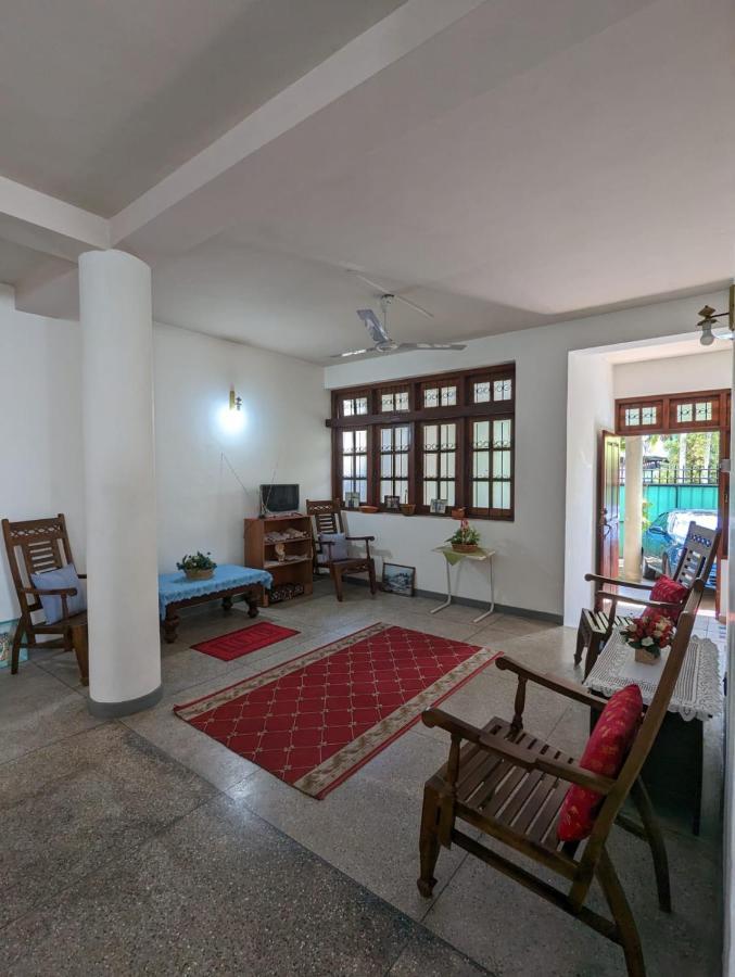 Shiranthi Guest House Rajagiriya Buitenkant foto