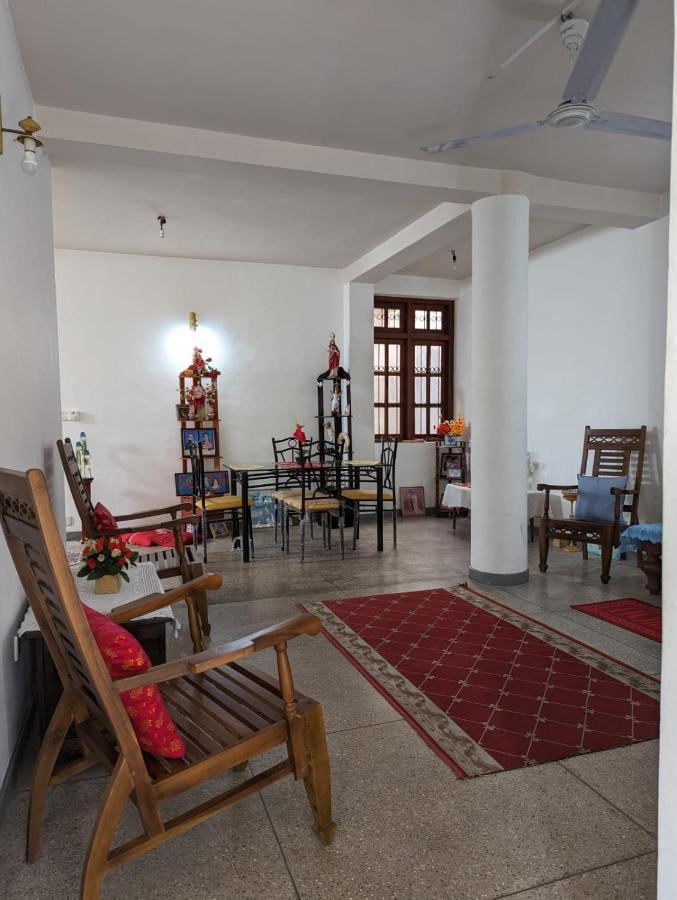 Shiranthi Guest House Rajagiriya Buitenkant foto